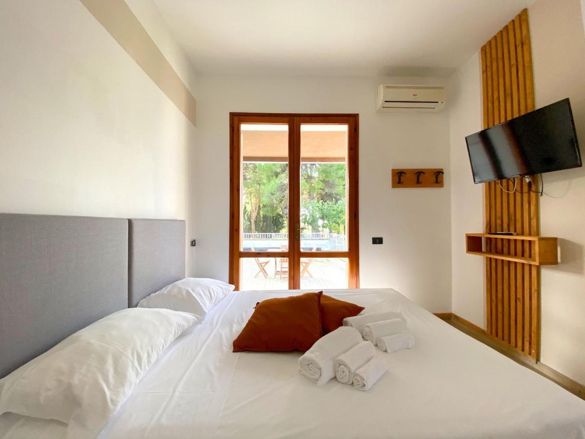 Camping Village Mar Y Sierra San Costanzo Exterior photo