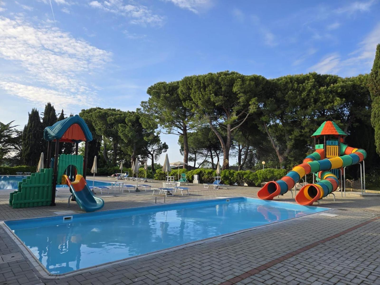 Camping Village Mar Y Sierra San Costanzo Exterior photo