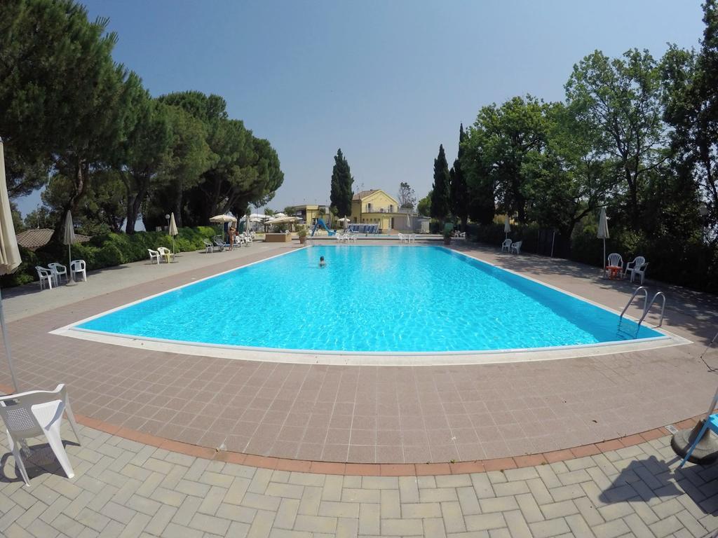 Camping Village Mar Y Sierra San Costanzo Exterior photo